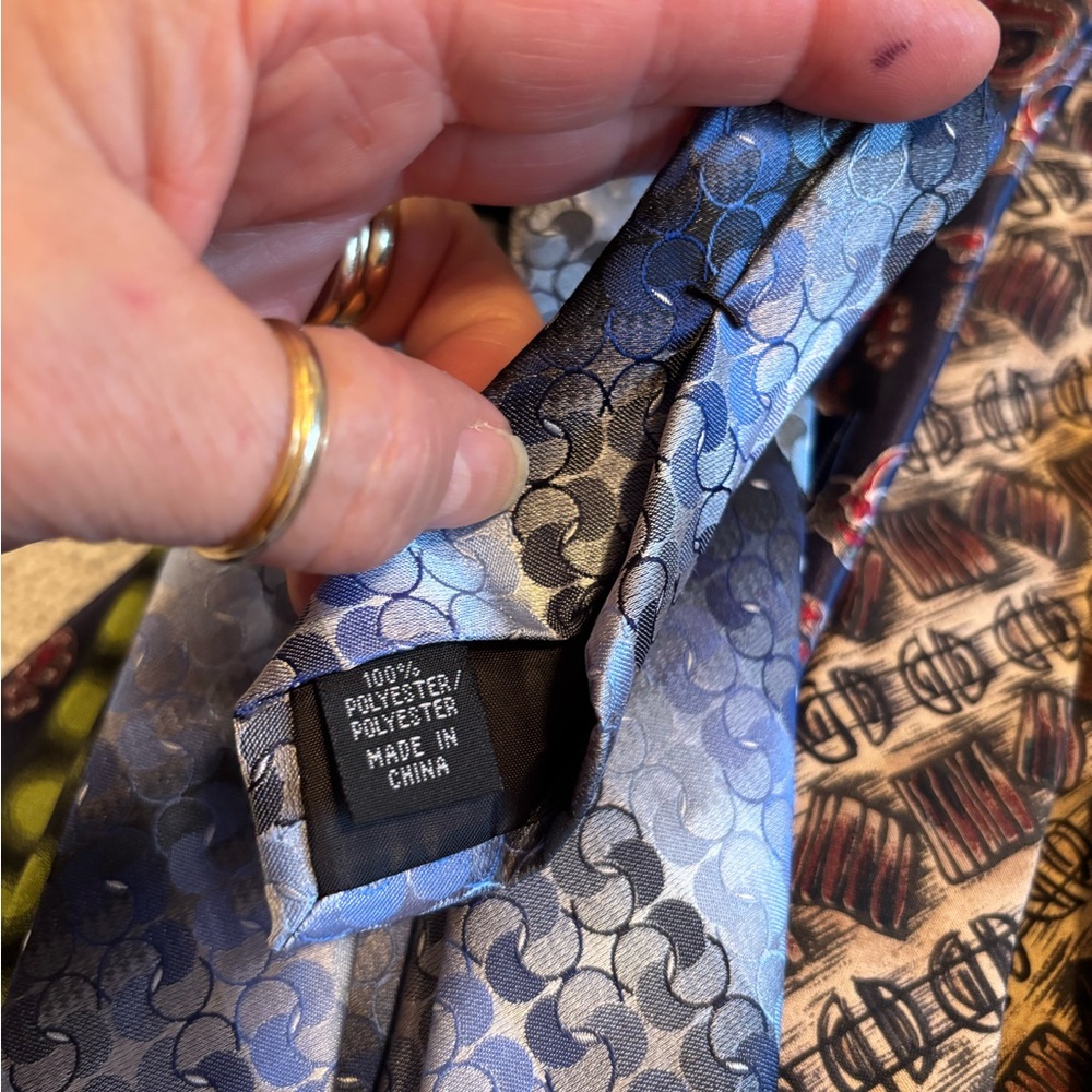 2/$20 Van Heusen Shades of Blue 100% Polyester Men's Necktie - Picture 6 of 6